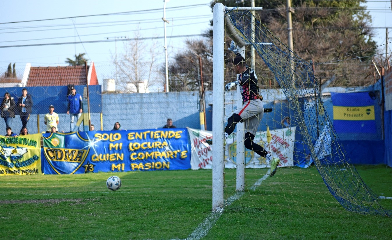  (Segundos después tras el impacto del balón en el travesaño)